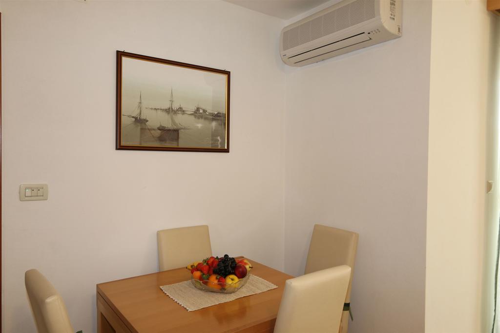 Apartment Bensak Klimno Exterior photo